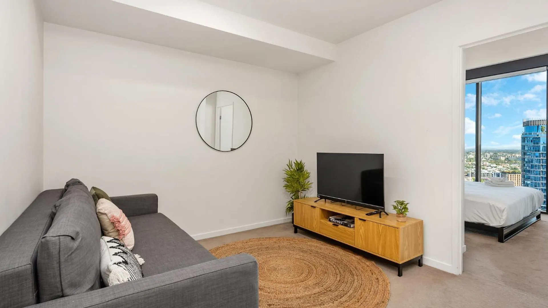 Apartment Top Floor With Gorgeous Views, King Bed, Pool & Gym Brisbane