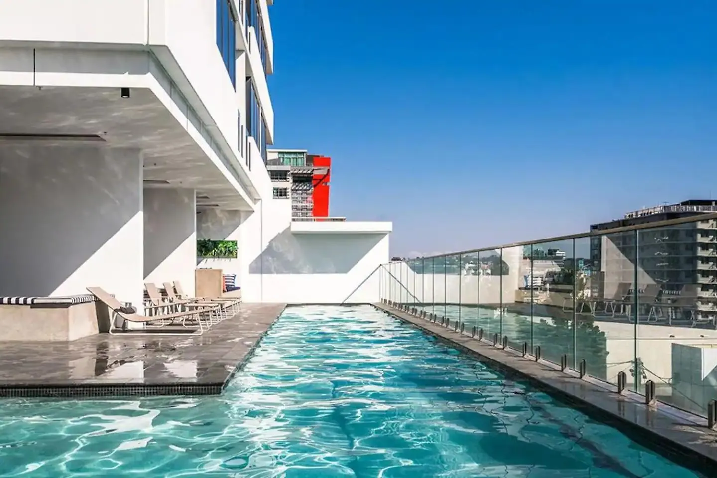 Apartment Top Floor With Gorgeous Views, King Bed, Pool & Gym Brisbane Australia