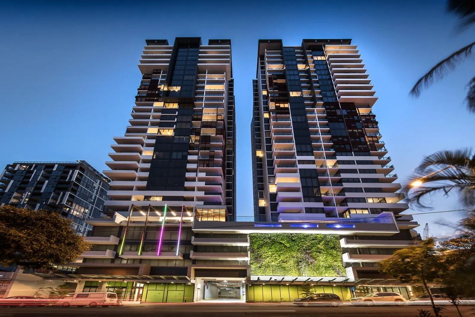 Apartment Top Floor With Gorgeous Views, King Bed, Pool & Gym Brisbane