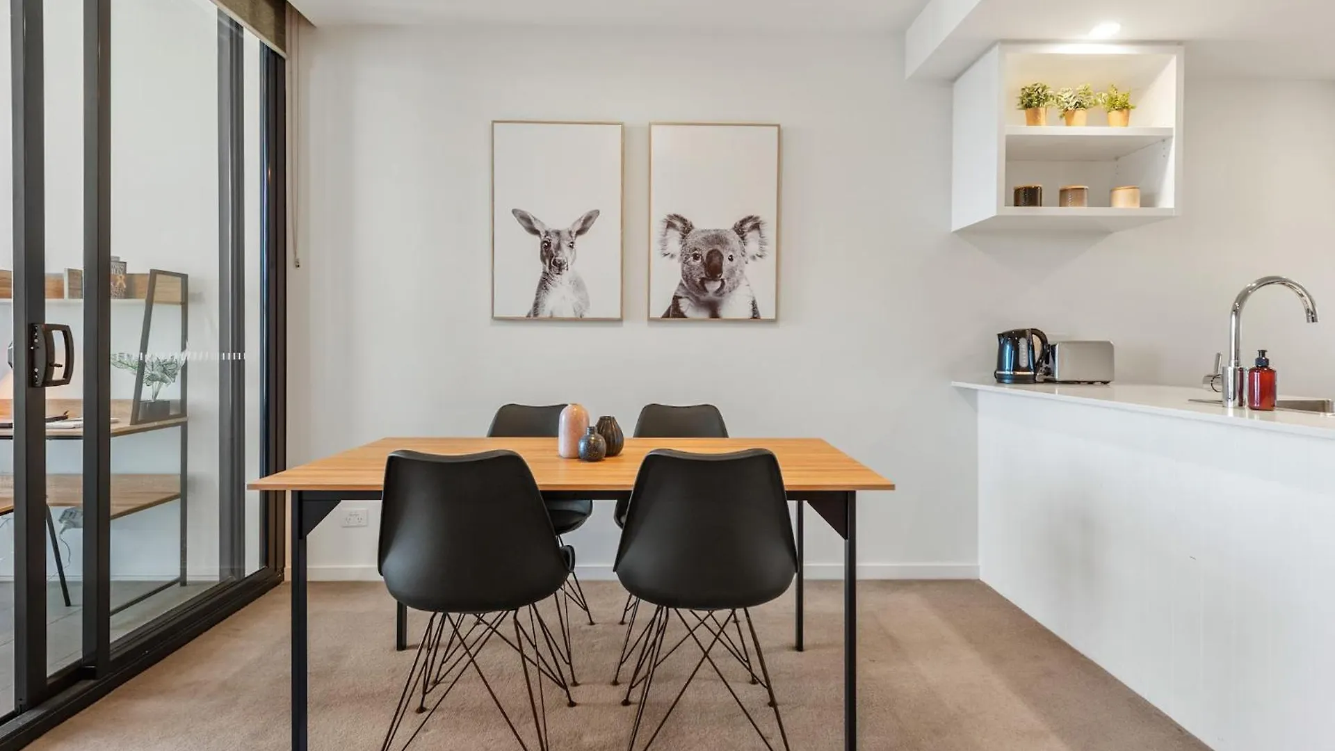 Top Floor With Gorgeous Views, King Bed, Pool & Gym Brisbane 0*,